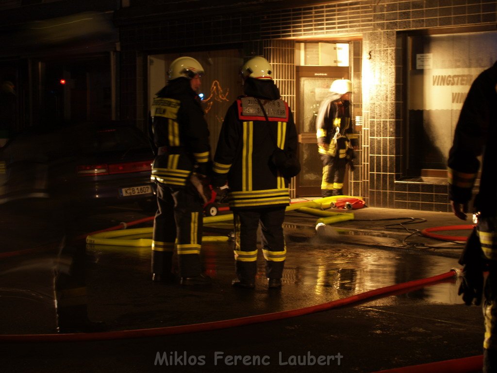 Brand mit Menschenrettung Koeln Vingst Homarstr 3     P067.JPG